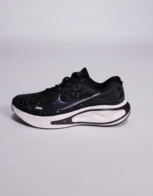 Nike Running Journey Run sneakers in black and silver, 2 of 5