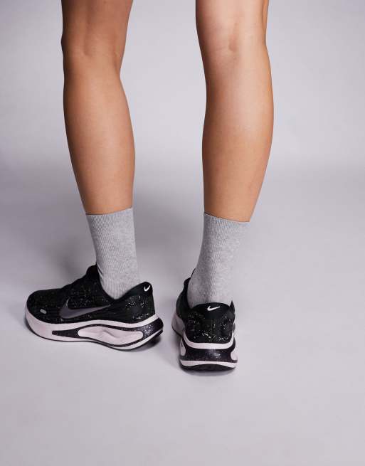 Nike Running Journey Run sneakers in black and silver, 3 of 5
