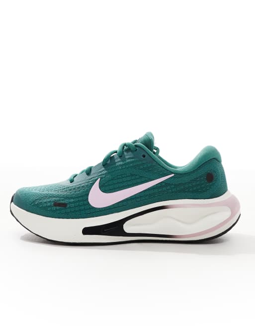 Nike pink and green running shoes best sale