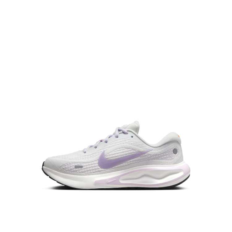 White and purple shops nike shoes