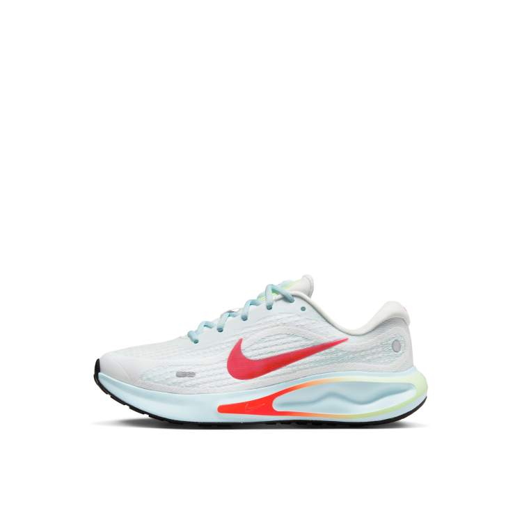 205531622-1-white?$n_750w$&wid