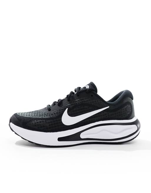 Black white nike running shoes best sale