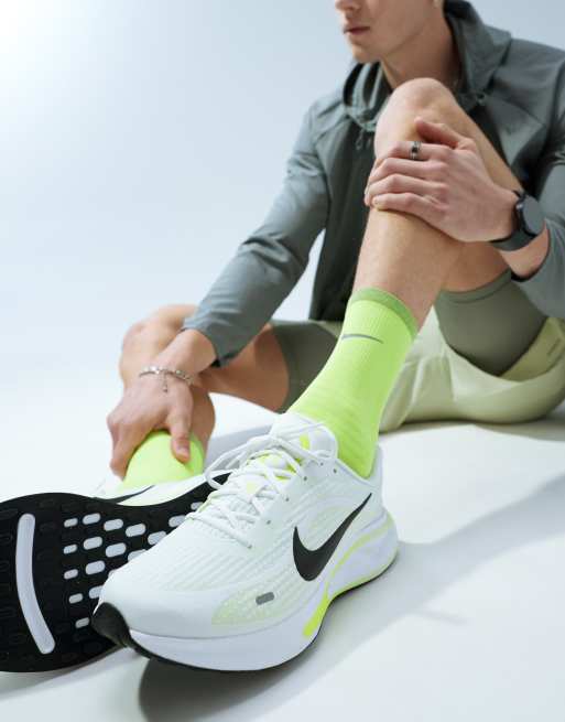 Nike Running – Journey – Vita och gula löparskor
