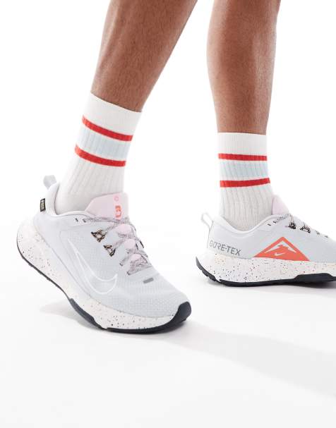 Nike Running – Juniper Trail 2 – GORE-TEX – Ljusgrå träningsskor - view 1