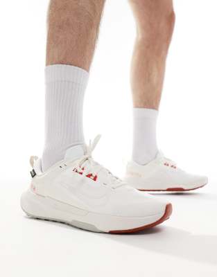 Nike Running Juniper Trail 2 GORE-TEX trainers in white and red