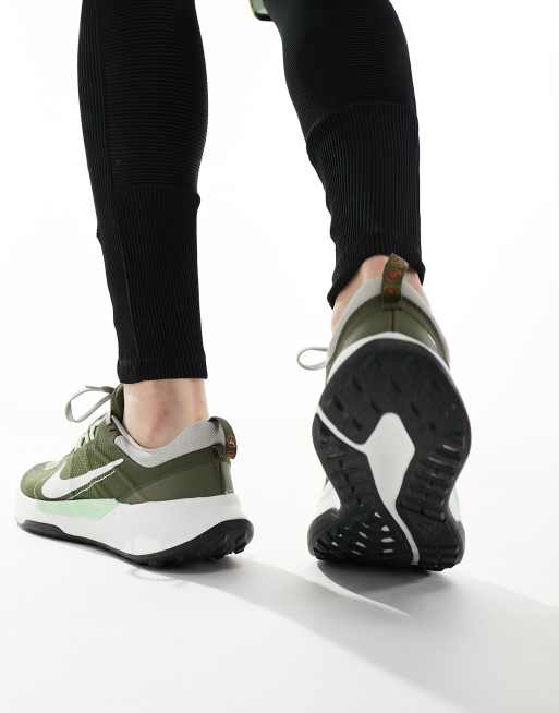 Nike Running Juniper Trail 2 Sneakers in donkergroen en wit ASOS