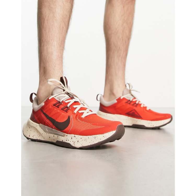 Running Juniper Trail 2 sneakers in red |