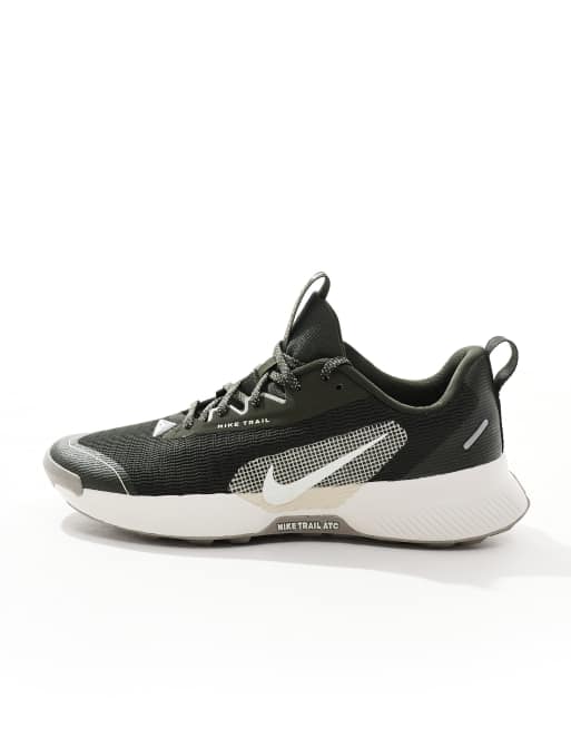Nike Running Juniper Trail 3 sneakers in dark green and white, 2 of 5