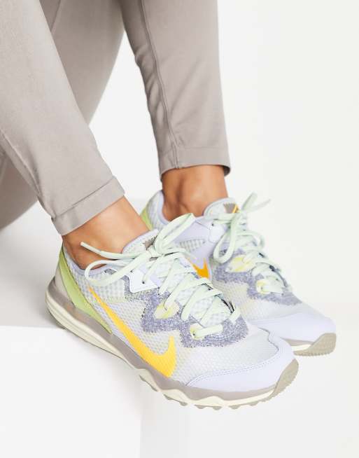 Nike Running – Juniper Trail – Sneaker in Grau und Gelb