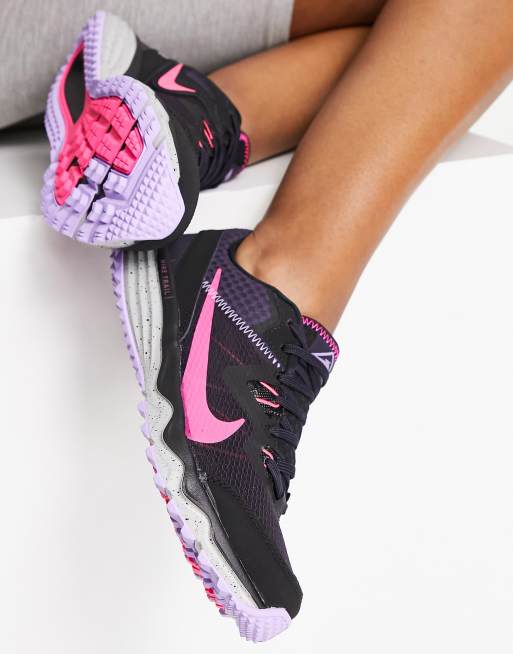 Nike Running - Juniper Trail - Sorte og lyserøde sneakers