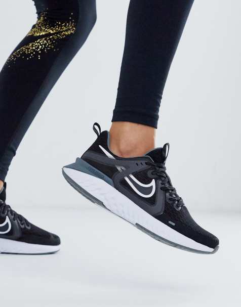 Nike Running – Legend React – Sneaker in Schwarz und Weiß
