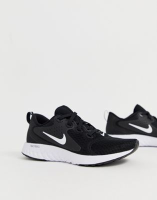 nike running trainers black and white