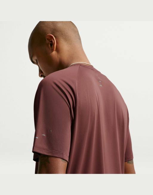 Nike Running M nk dfadv stride ss top dri-fit adv short-sleeve running top in brown, 2 of 4