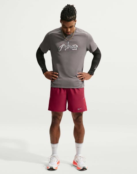 Nike Running Miler Dri-FIT 2-in-1 7-Inch Shorts in Red