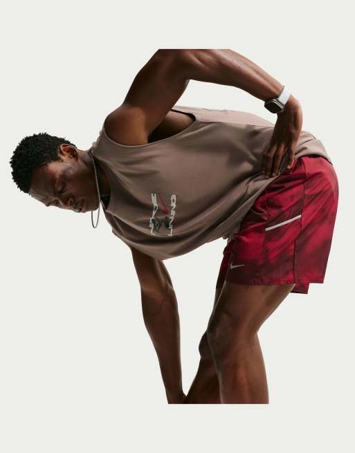 Nike Running Men's Miler Dri-FIT 7-Inch Brief-Lined Printed Shorts in Red, 4 of 4