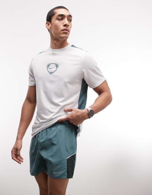 Nike Running Miler 5-inch shorts in gray , 3 of 5