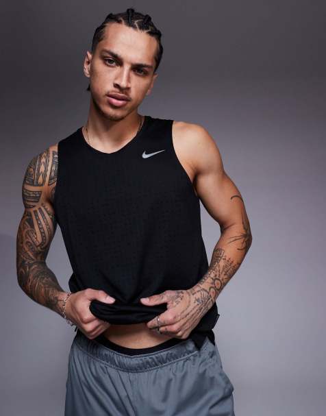 Nike Running Miler Breathe vest in black - view 1