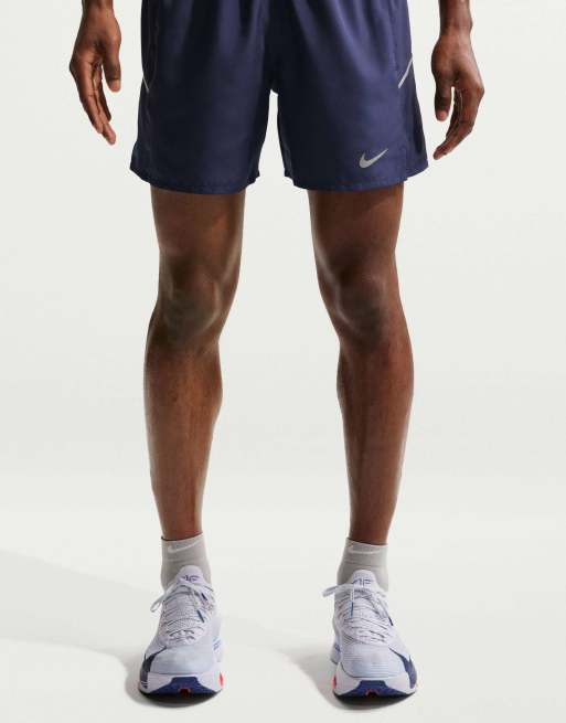 Nike Running Miler Dri-FIT 2-in-1 5-inch shorts in blauw, 2 van 4