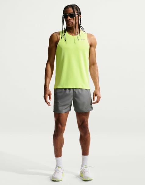 Nike Running Miler Dri-FIT 2-in-1 5 inch Shorts in Grau - view 1