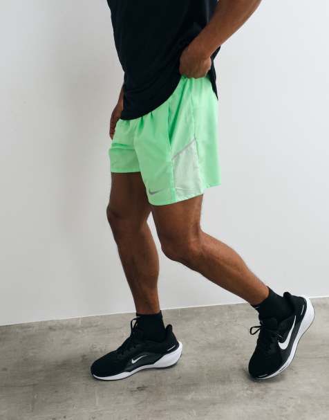 Nike Running Miler Dri-FIT 5 inch szorty w kolorze zielonym - view 1