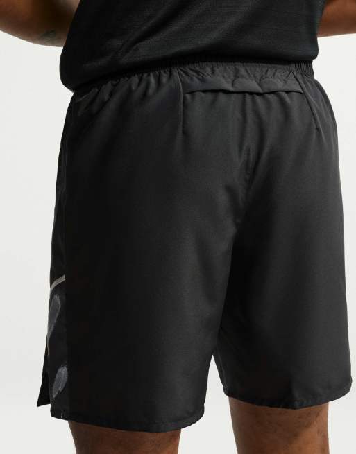 Nike Running Miler Dri-FIT 7-Inch Shorts mit Innenslip und Print in Schwarz, 3 von 4