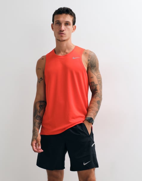 Nike Running Miler Dri-FIT 7inch 2-in-1 short in zwart - view 1