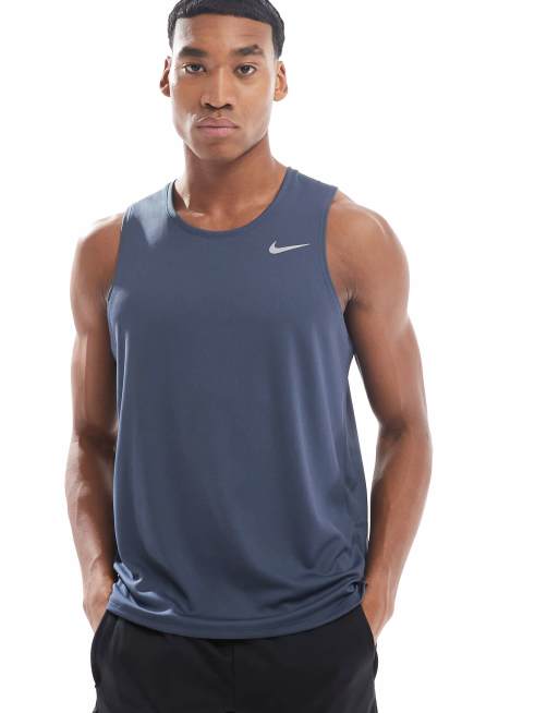 Nike Running - Miler - Dri-FIT - Hemd in marineblauw