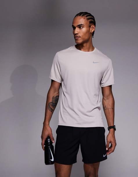 Nike Running – Miler Dri-FIT – Jasnozielony T-shirt - view 1