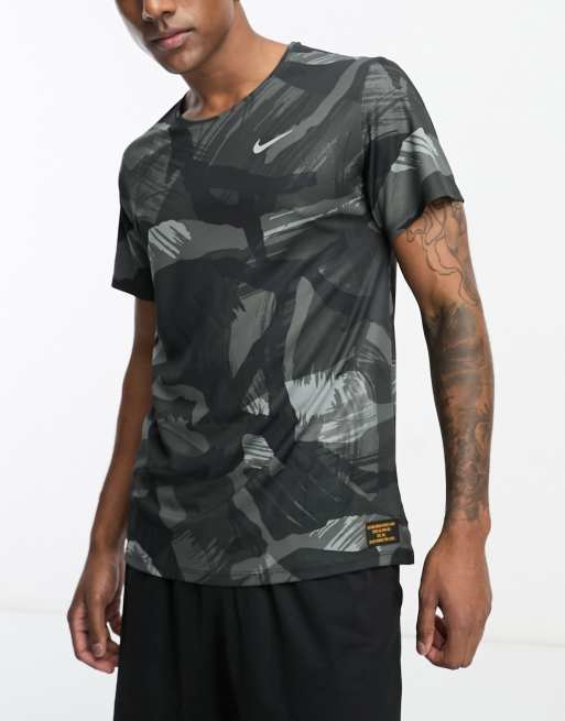 Nike Running – Miler – Dri-FIT – Kamouflagemönstrad t-shirt