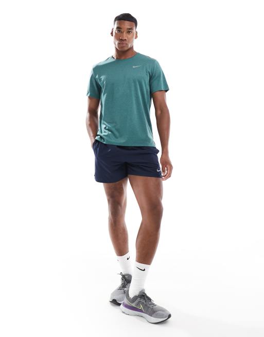 Nike Running – Miler Dri-FIT – Lauf-T-Shirt in Dunkelgrün, 2 von 4