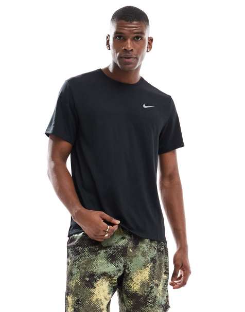 Nike Running – Miler Dri-FIT – Lauf-T-Shirt in Schwarz   - view 1