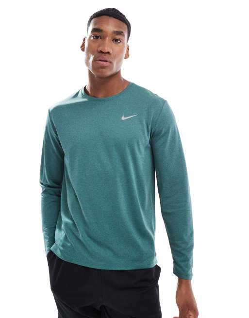 Nike Running – Miler Dri-FIT – Mörkgrön t-shirt med långa ärmar, 4 av 4