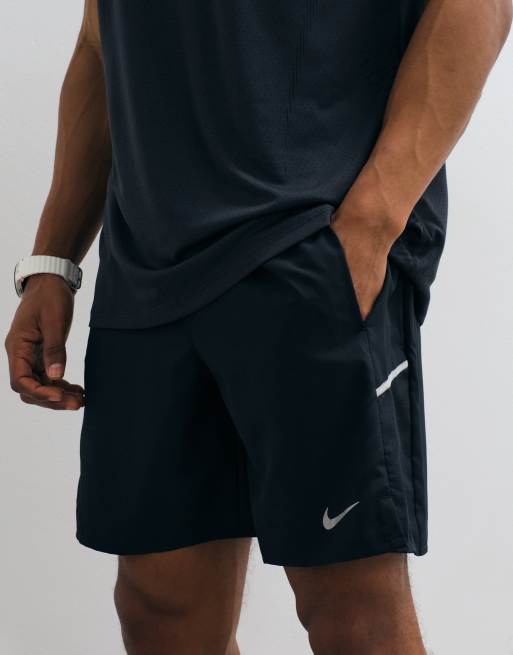 Nike Running - Miler Dri-FIT - Pantaloncini da 7" neri, 3 di 5