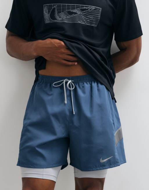 Nike Running Miler Dri-FIT short 2 en 1 de 5 pulgadas para invierno en azul, 4 de 5