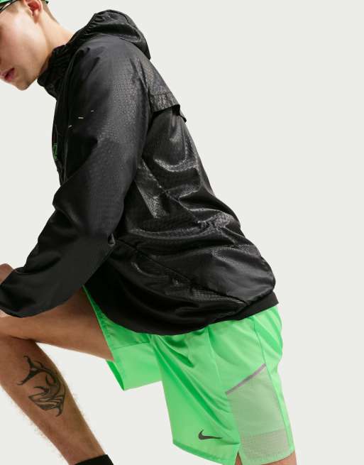 Nike Running Miler Dri-FIT shorts 2 in 1 da 7 pollici in verde, 4 di 4