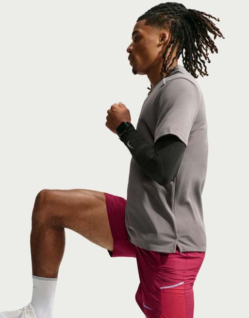 Nike Running Miler Dri-FIT shorts 2-in-1 da 7 pollici rossi, 4 di 4