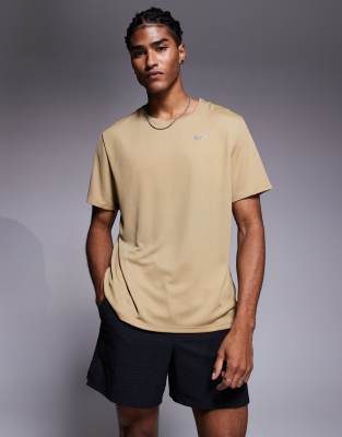 Miler Dri-FIT T-shirt in beige-Neutral
