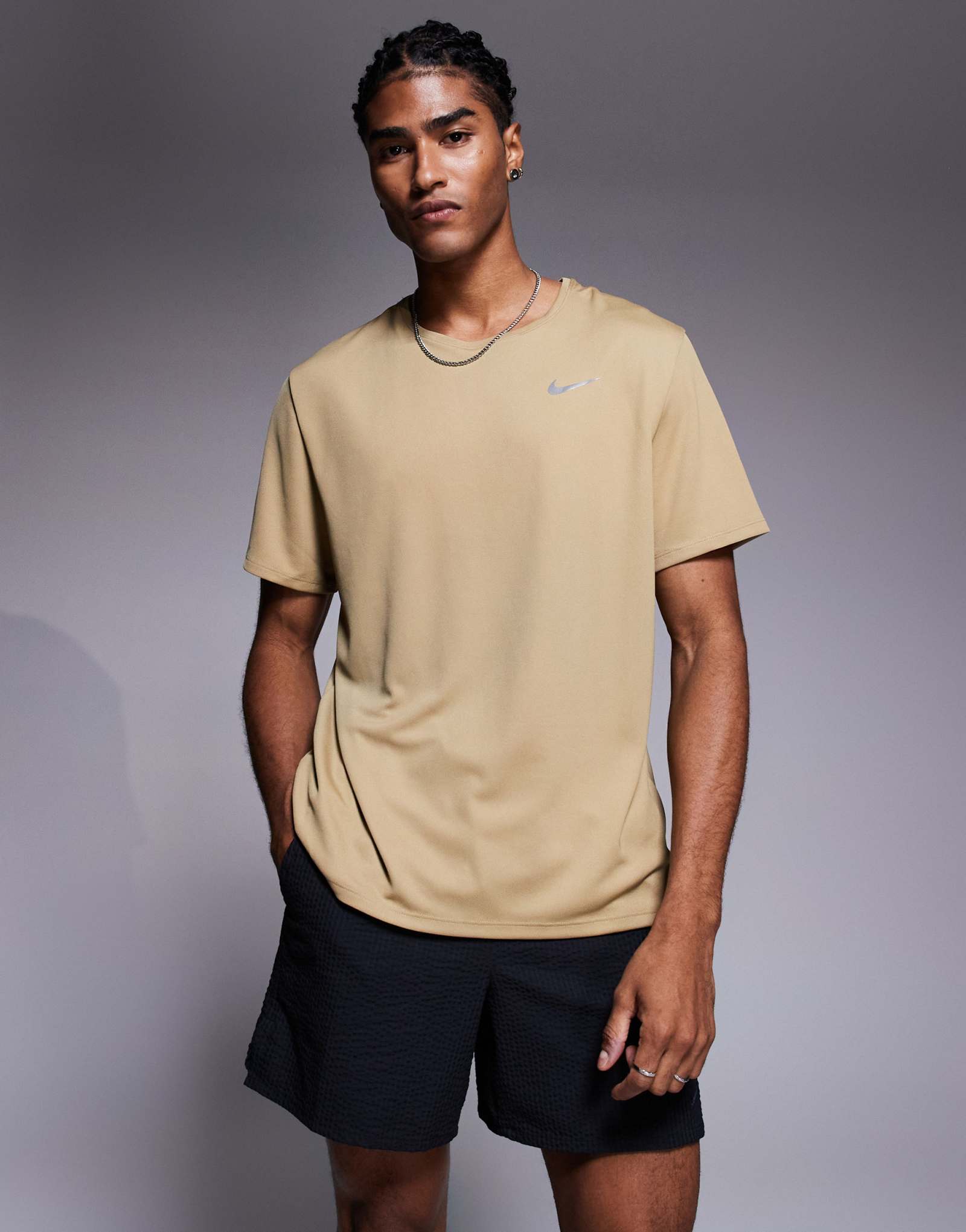 Футболка Nike Running Miler Dri-FIT бежевого цвета