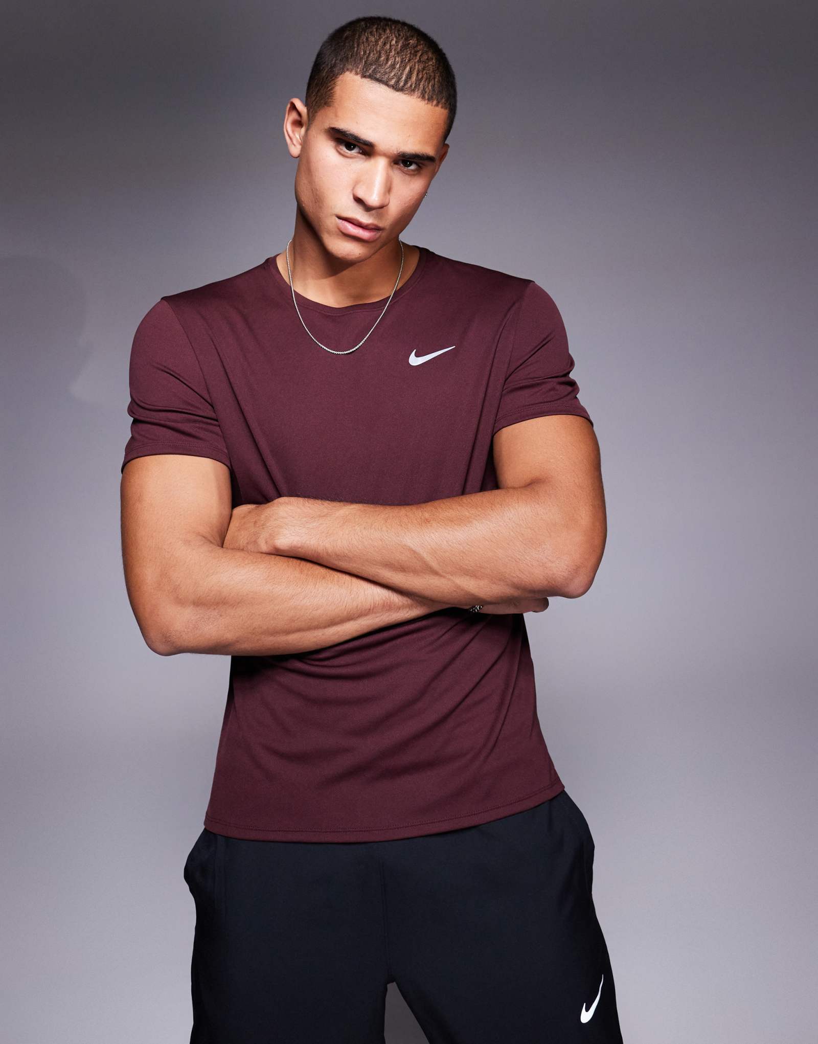 Футболка Nike Running Miler Dri-FIT бордового цвета