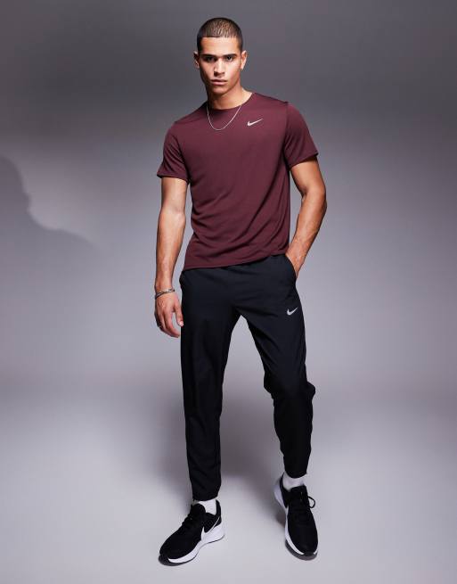 Nike Running Miler Dri-FIT t-shirt in burgundy, 4 of 4