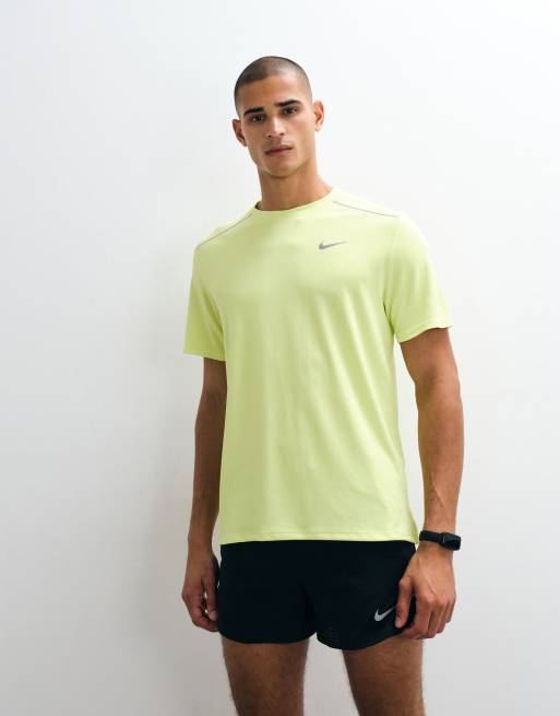 Nike Running Miler Dri-FIT T-Shirt in Gelb, 2 von 5