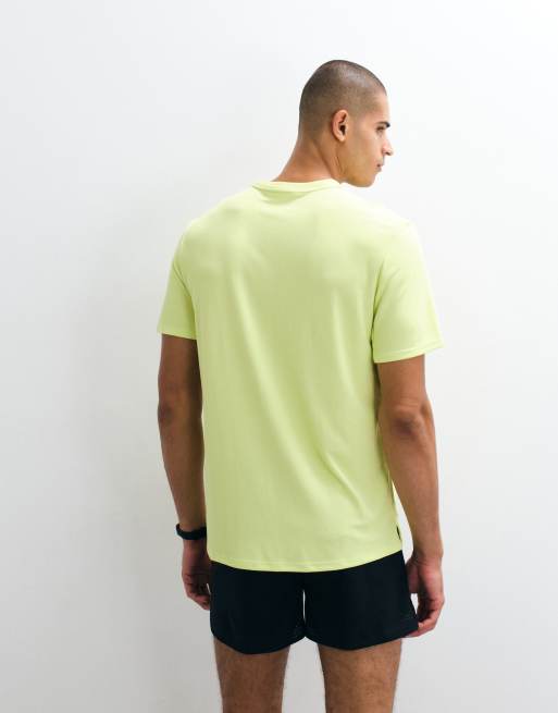 Nike Running Miler Dri-FIT T-Shirt in Gelb, 5 von 5