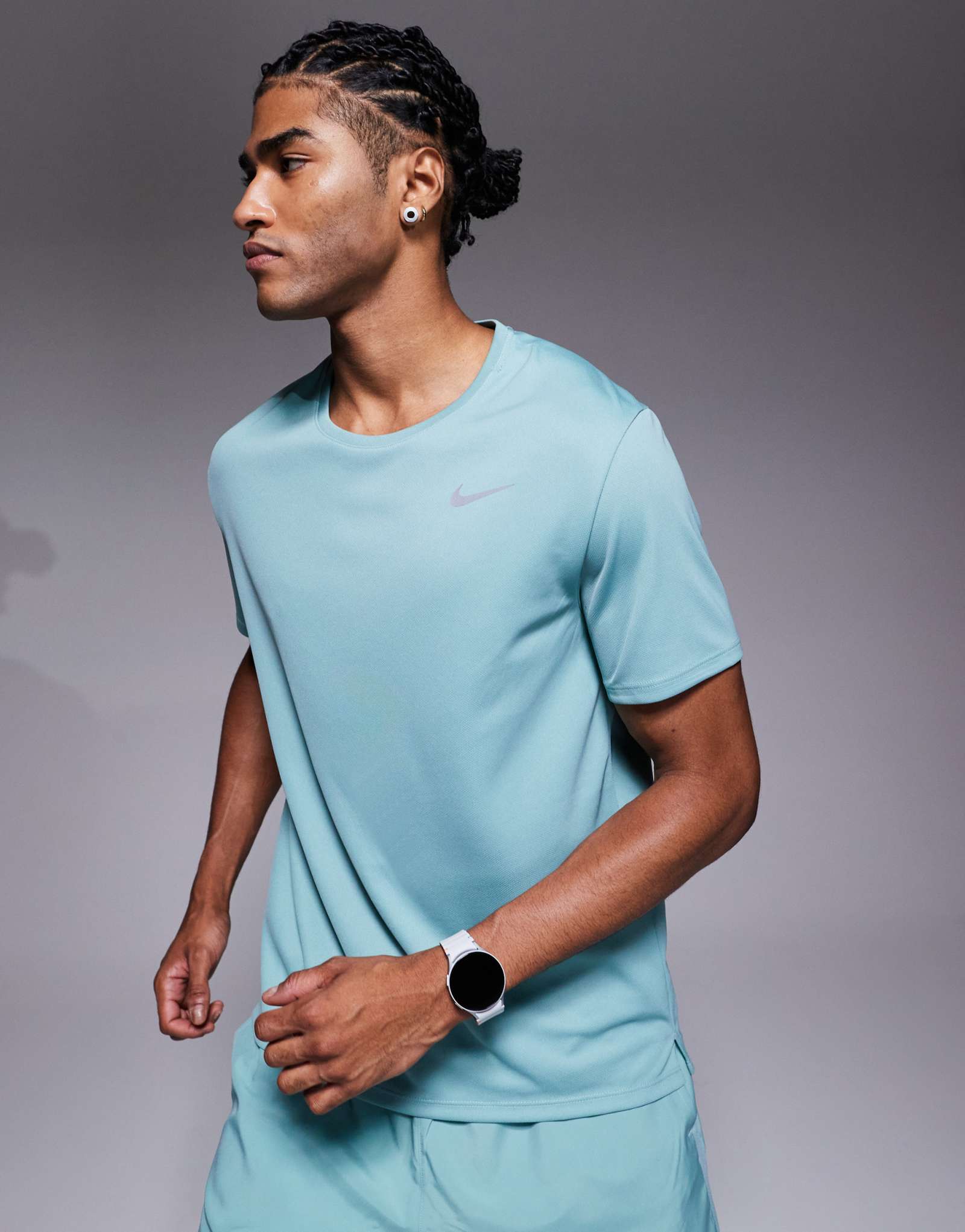 Футболка Nike Running Miler DRI-Fit зеленого цвета