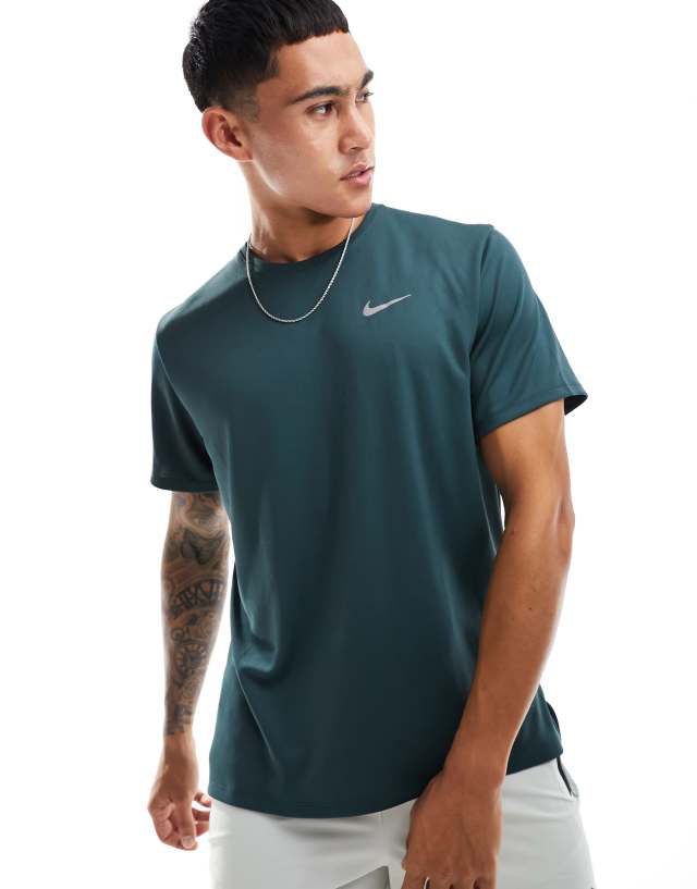 Nike Running - miler dri-fit t-shirt in khaki