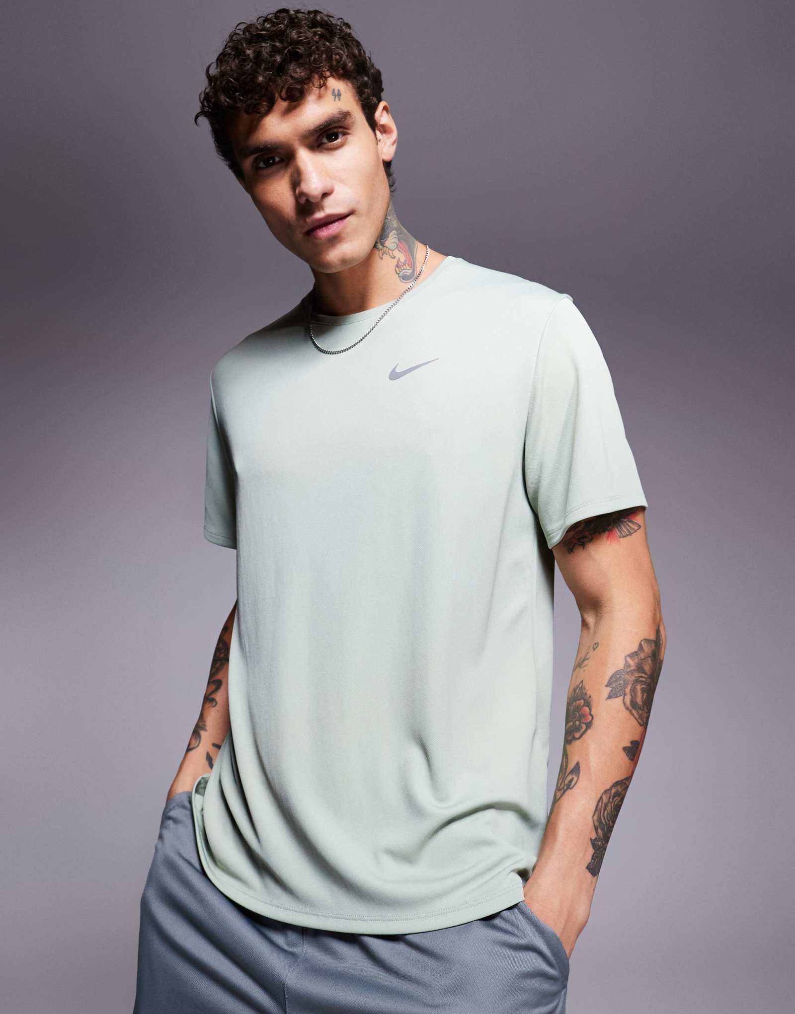 Футболка Nike Running Miler Dri-FIT светло-зеленого цвета