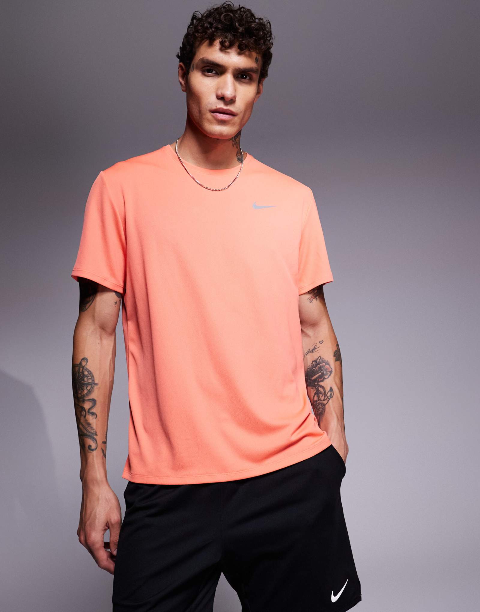 Футболка Nike Running Miler Dri-FIT оранжевого цвета