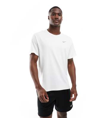 Nike Running - Miler - Dri-FIT - T-shirt in wit - view 1