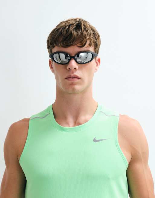 Nike Running Miler Dri-FIT tank i grøn, 4 af 5