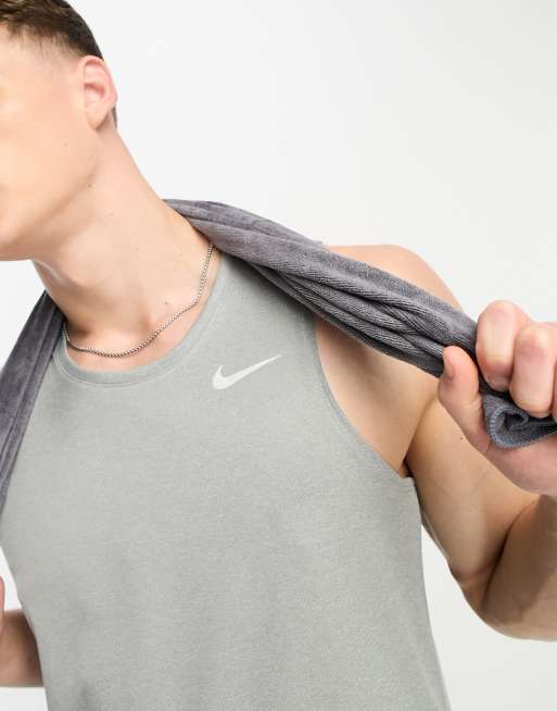Nike Running - Miler - Dri-FIT - Tanktop in grijs