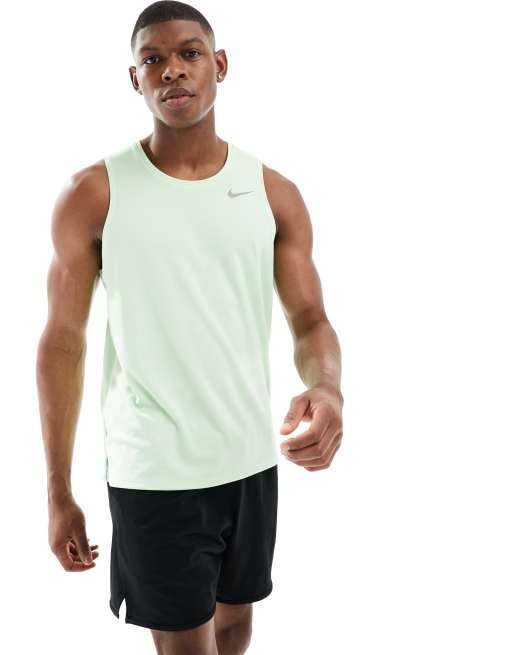Nike Running – Miler Dri-FIT – Tanktop in Grün